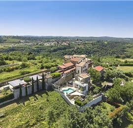 4 Bedroom Luxury Villa Retreat with Heated Infinity Pool near Buje, Sleeps 8-10